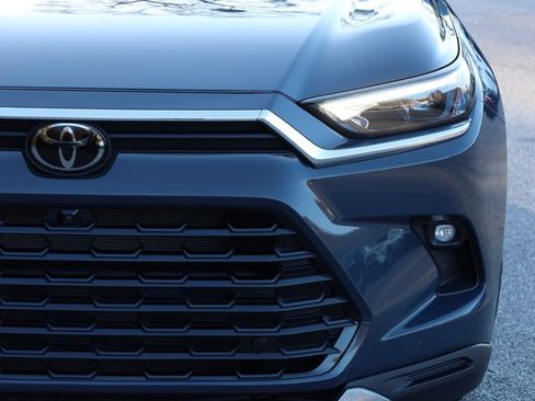 Used 2025 Toyota Grand Highlander FWD image 19