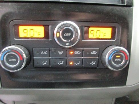 Used 2014 Nissan Frontier SV w/ SV Value Truck Package AWD/4WD image 25