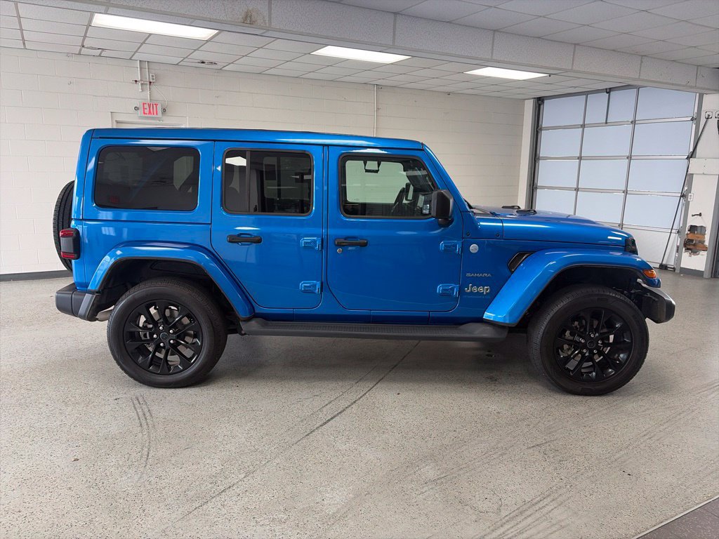 Used 2024 Jeep Wrangler Unlimited Sahara w/ Technology Group AWD/4WD image 4