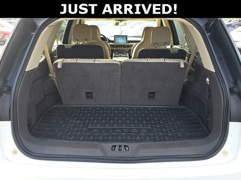 Used 2020 Lincoln Aviator Reserve w/ Equipment Group 202A image 7