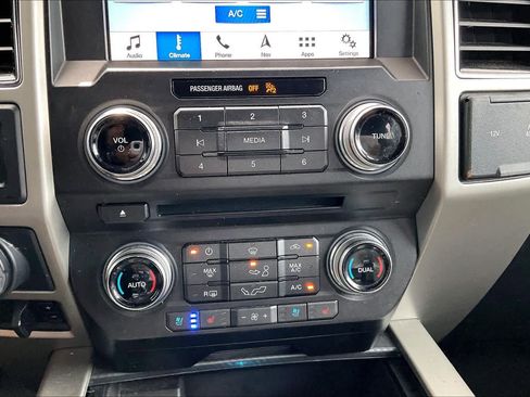 Used 2018 Ford F150 Lariat w/ Equipment Group 502A Luxury AWD/4WD image 15