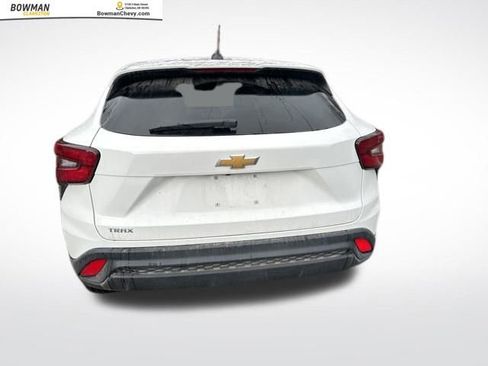 Used 2024 Chevrolet Trax LS w/ Driver Confidence Package image 5