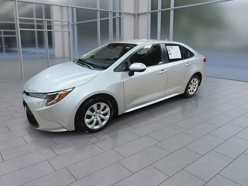 Used 2023 Toyota Corolla LE FWD image 4
