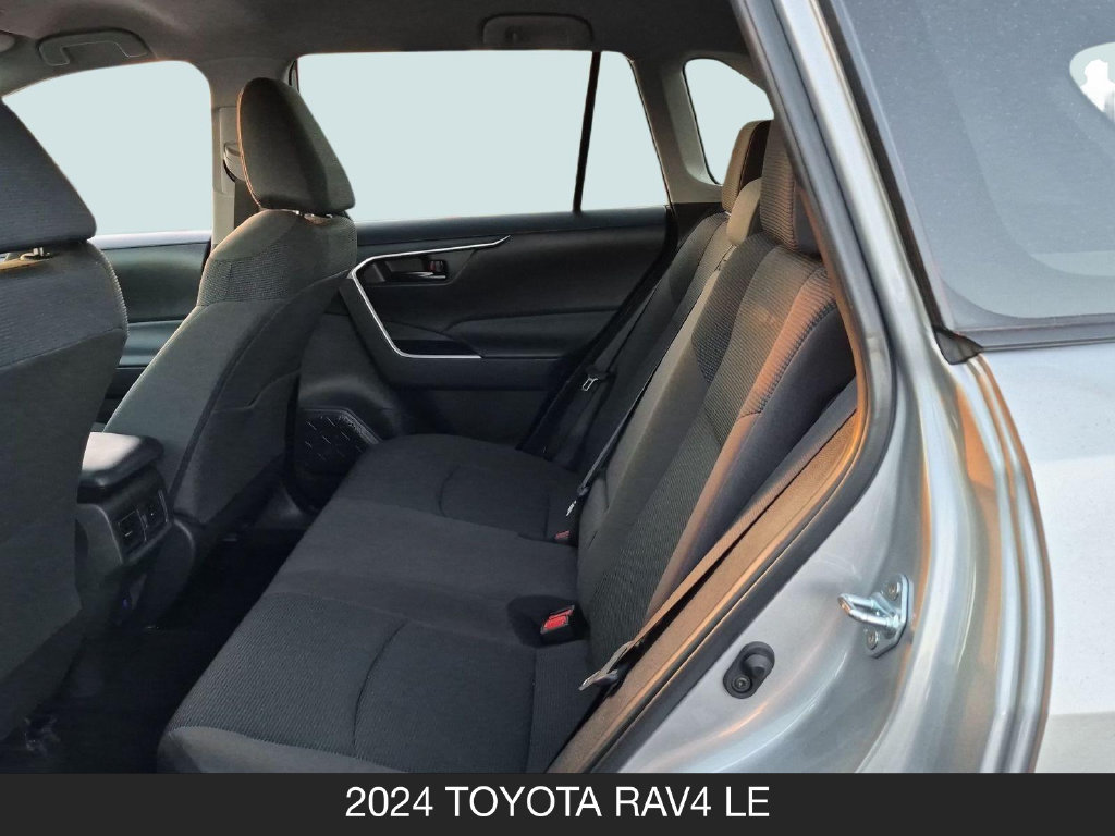 Used 2024 Toyota RAV4 LE AWD/4WD image 16