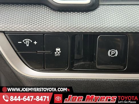 Used 2025 Kia Sportage LX image 24