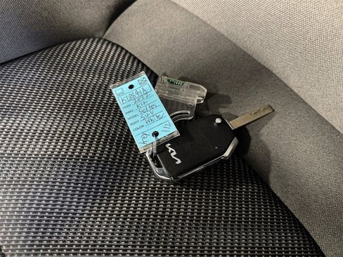 Used 2022 Kia Seltos LX image 32