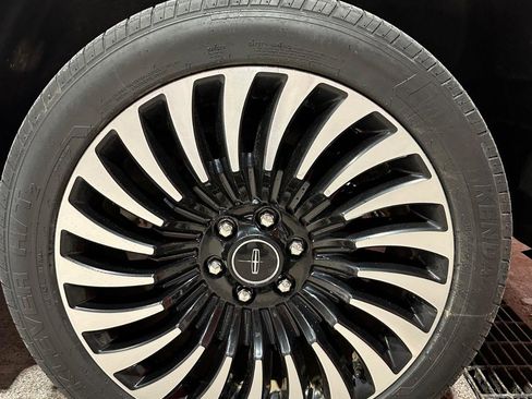 Used 2021 Lincoln Navigator L Black Label w/ Cargo Convenience Package image 8