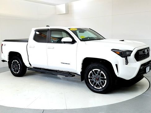 Used 2024 Toyota Tacoma TRD Sport w/ TRD Sport Premium Package AWD/4WD image 7