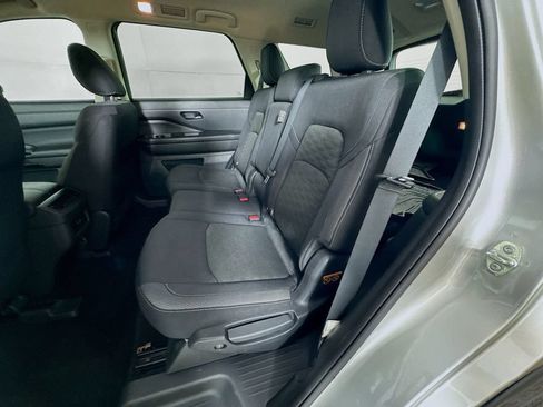 Used 2024 Nissan Pathfinder SV FWD image 29