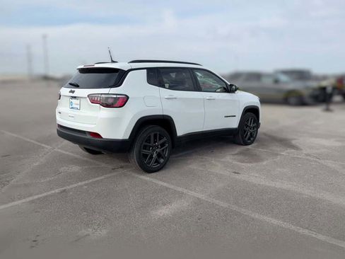 New 2026 Jeep Compass Latitude image 12