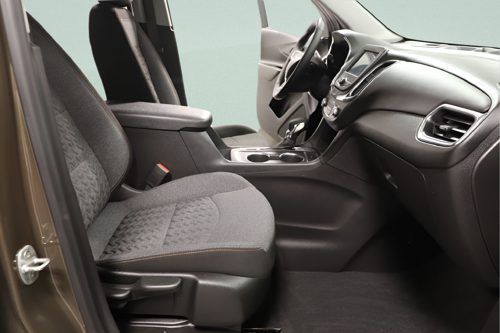 Used 2024 Chevrolet Equinox LT FWD image 32
