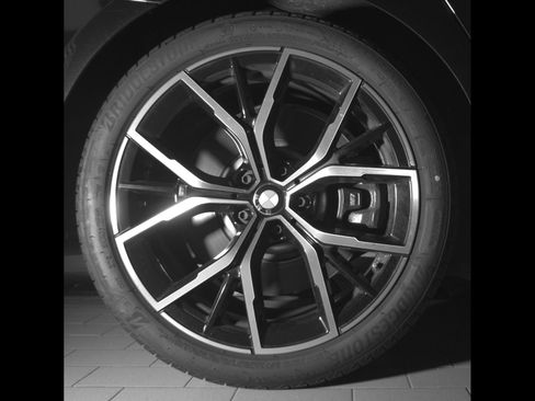 Used 2021 BMW M550i xDrive w/ Dynamic Handling Package AWD/4WD image 13