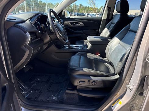 Used 2019 Chevrolet Traverse LT w/ LT Premium Package image 13