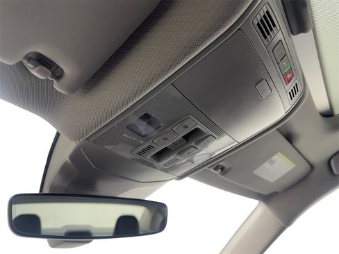 Used 2025 Volkswagen Jetta SE w/ Sunroof Package image 72