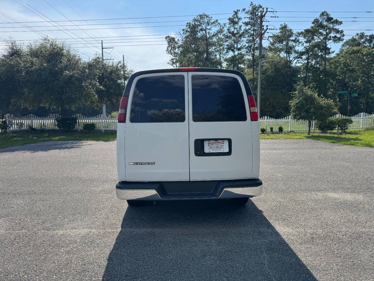 Used 2018 Chevrolet Express 3500 LT w/ LT Preferred Equipment Group RWD image 5