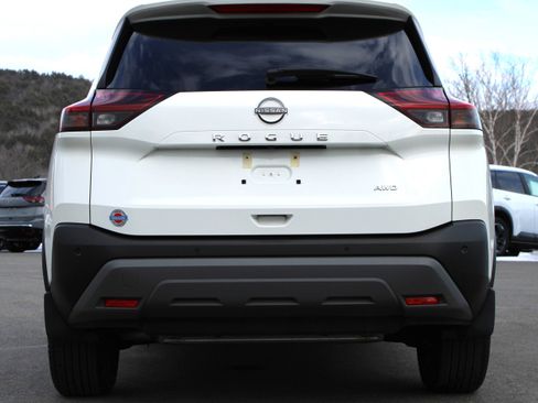 Used 2023 Nissan Rogue S AWD/4WD image 7