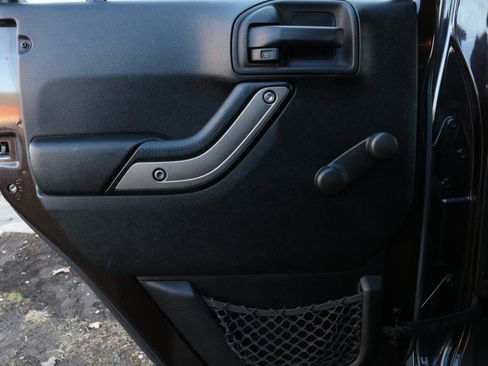 Used 2013 Jeep Wrangler Unlimited Sport image 29