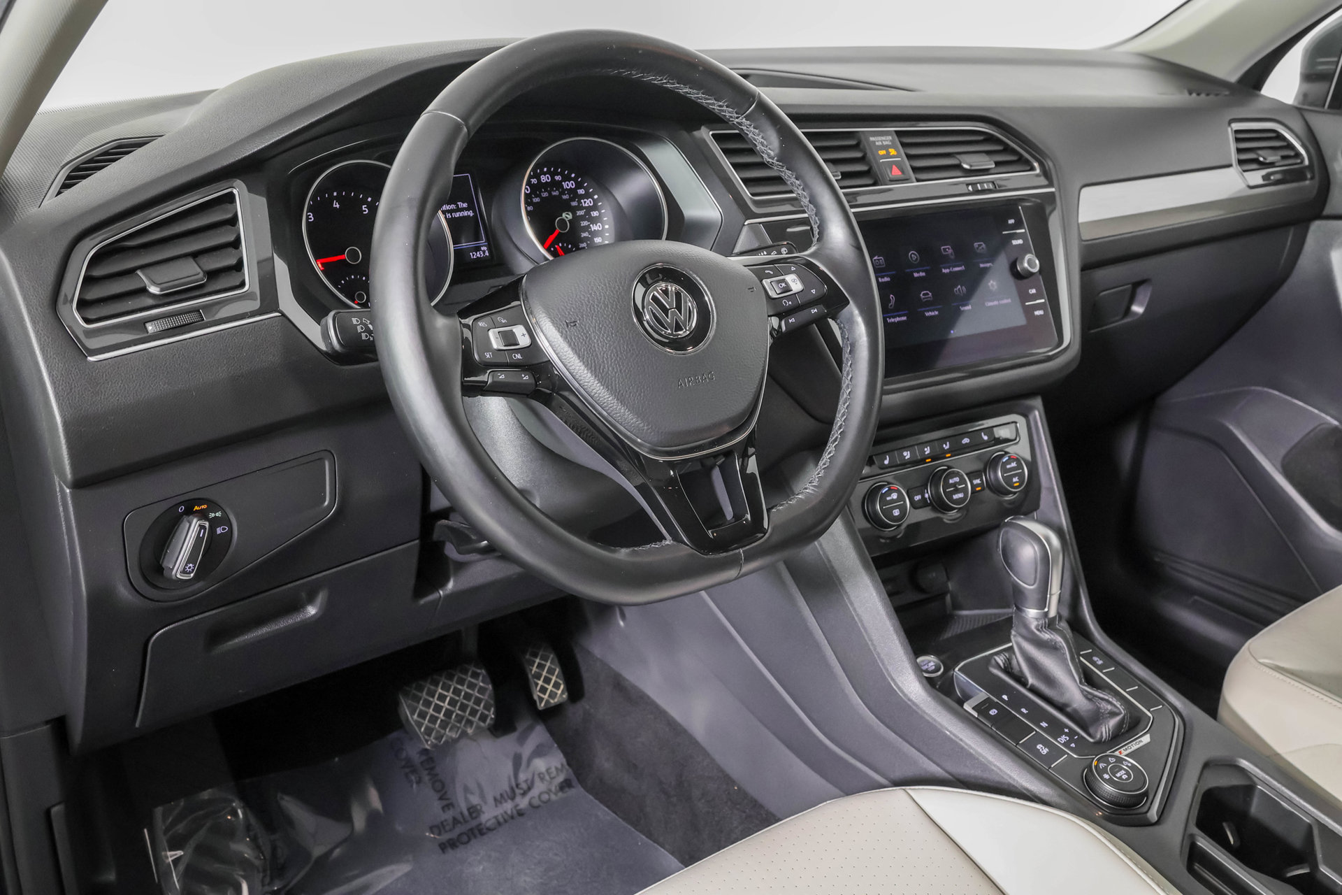 Used 2018 Volkswagen Tiguan SE w/ 3rd Row Seat Package AWD/4WD image 5