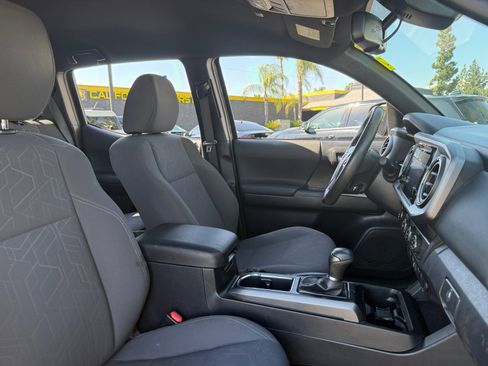 Used 2019 Toyota Tacoma TRD Off-Road image 19