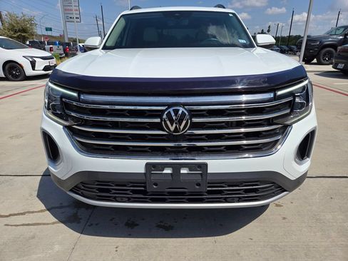 Used 2024 Volkswagen Atlas SE w/ Panoramic Sunroof Package FWD image 8
