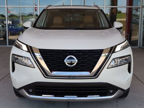 Used 2021 Nissan Rogue Platinum AWD/4WD image 2