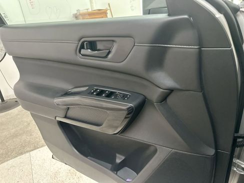 Used 2023 Nissan Pathfinder SV AWD/4WD image 13