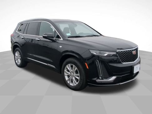 Used 2025 Cadillac XT6 Luxury image 3