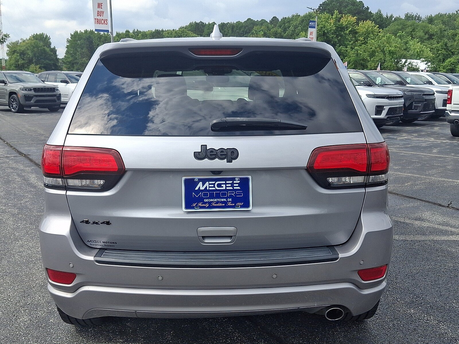 Used 2018 Jeep Grand Cherokee Altitude AWD/4WD image 5
