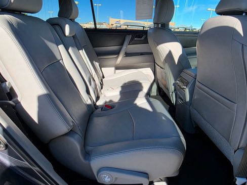 Used 2013 Toyota Highlander SE image 27