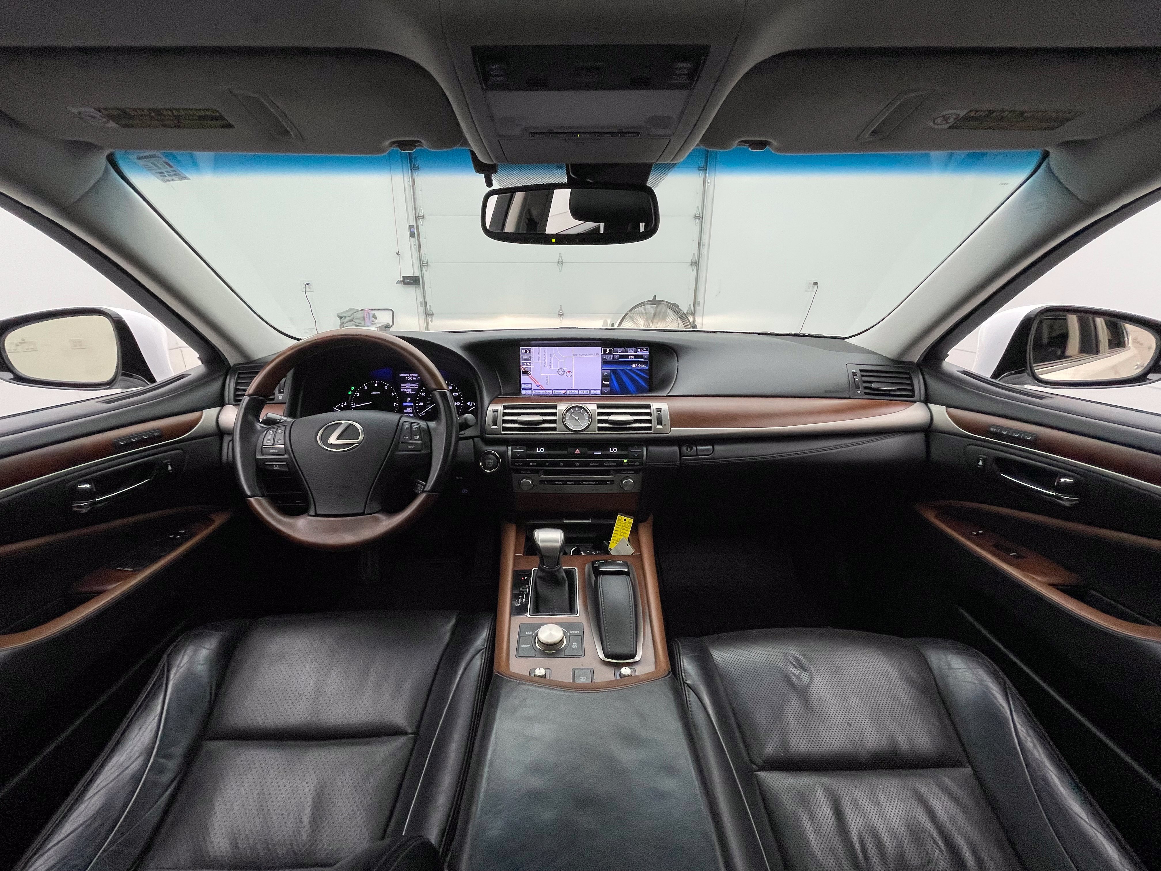 Used 2013 Lexus LS 460 AWD w/ Comfort Pkg image 4