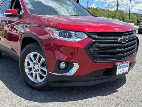Used 2019 Chevrolet Traverse LT w/ LPO, Black Accent Package AWD/4WD image 3