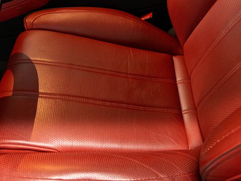 Used 2021 Bentley Bentayga image 34