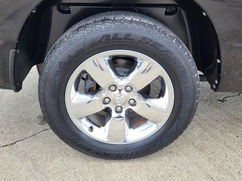 Used 2015 RAM 1500 Express RWD image 27