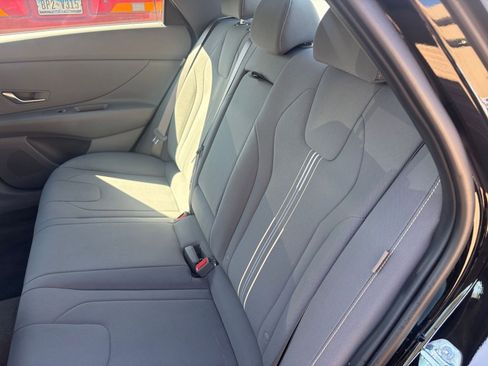 Used 2025 Hyundai Elantra SEL image 40