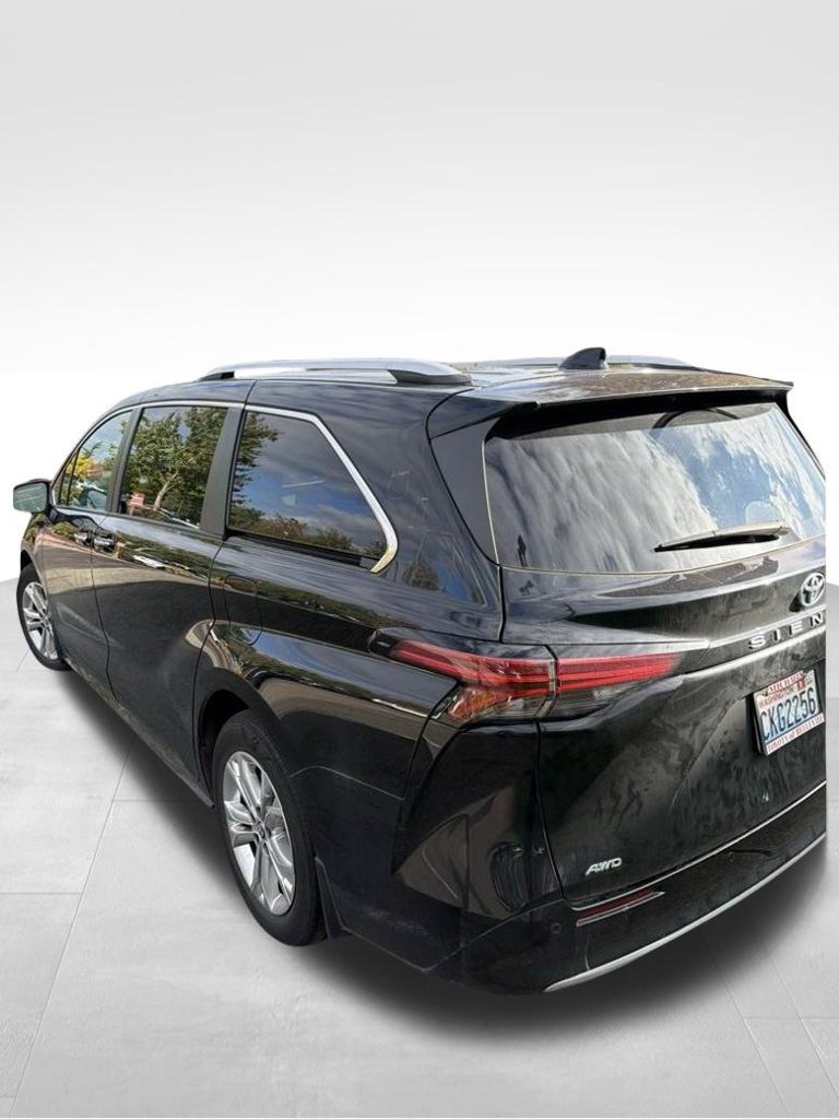 Used 2022 Toyota Sienna Platinum AWD/4WD image 12