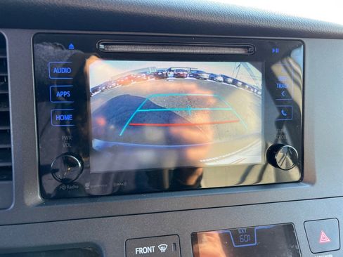 Used 2017 Toyota Sienna LE image 33