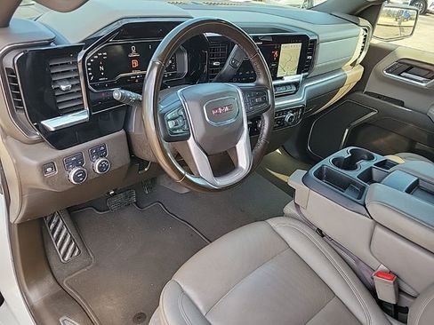 Used 2025 GMC Sierra 1500 SLT image 9