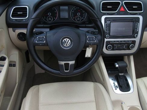 Used 2011 Volkswagen Eos Komfort FWD image 22