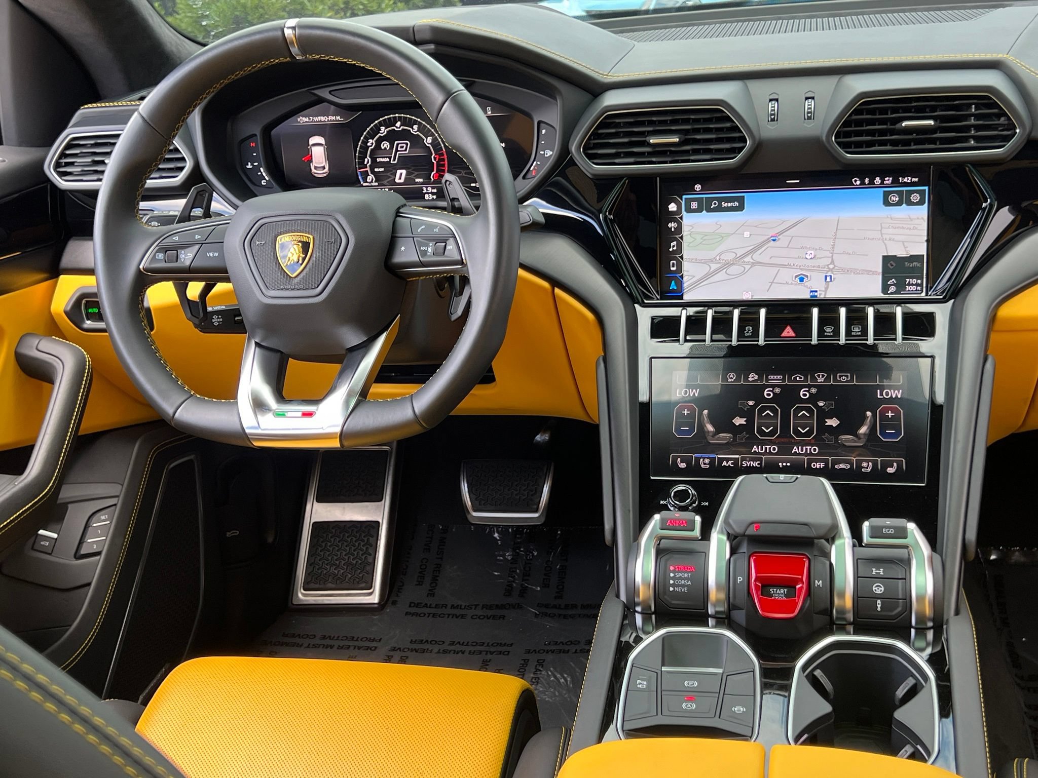 Used 2022 Lamborghini Urus AWD/4WD image 21