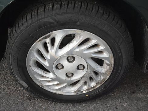 Used 1998 Saturn S-Series SC1 image 32