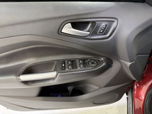 Used 2018 Ford Escape SE image 14