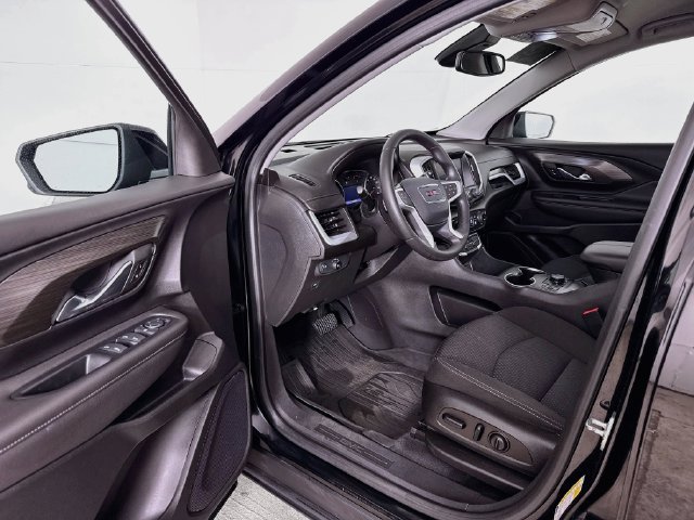 Used 2022 GMC Terrain SLE w/ Driver Convenience Package FWD image 3
