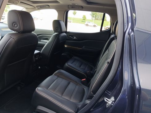 Used 2019 GMC Acadia Denali w/ Technology Package AWD/4WD image 9