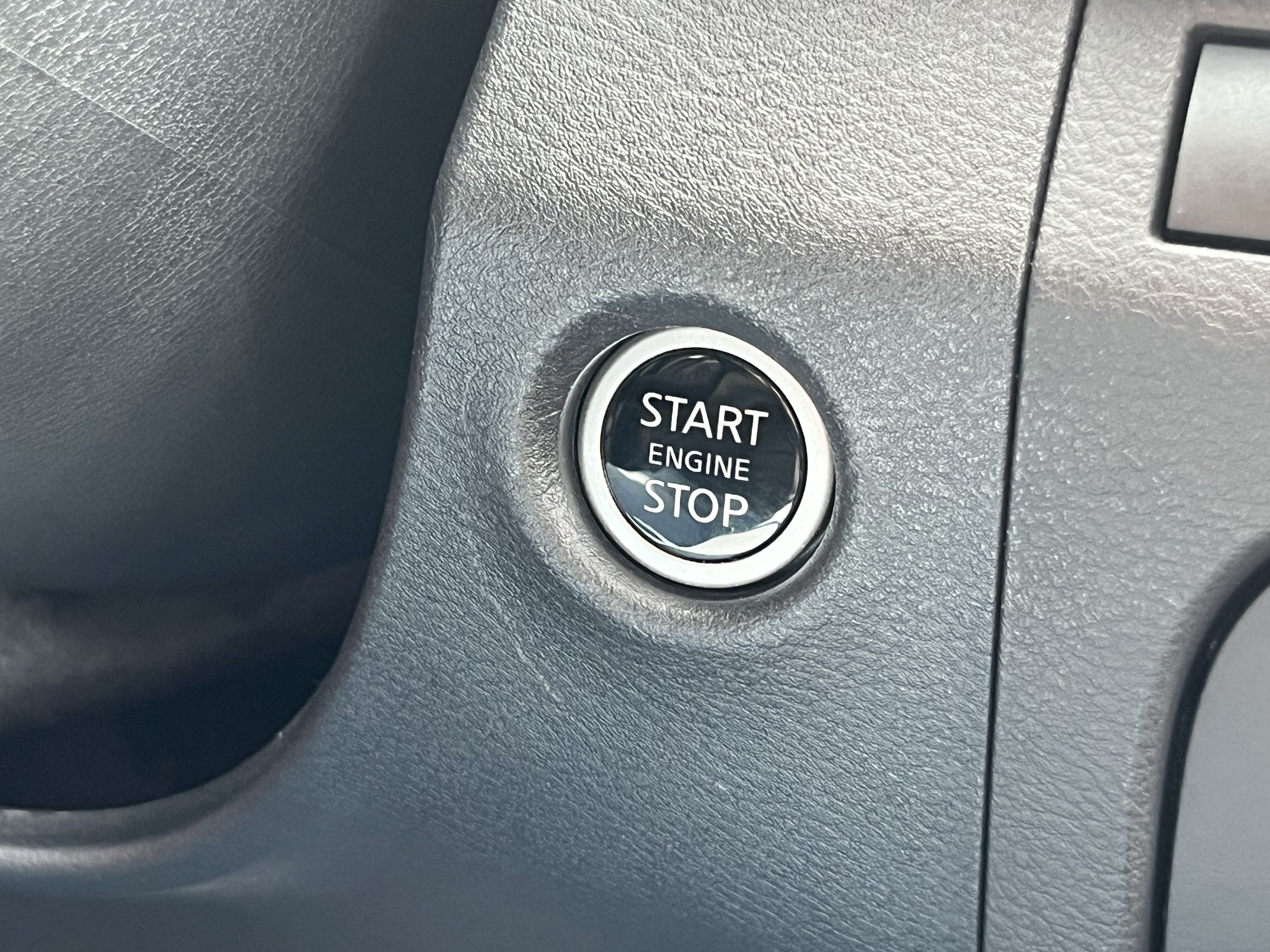 Used 2025 Nissan Frontier PRO-4X AWD/4WD image 34