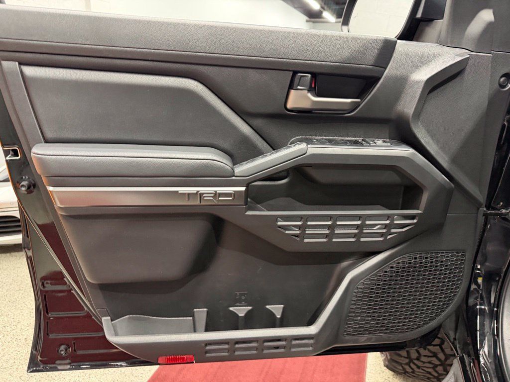Used 2025 Toyota Tacoma TRD Off-Road AWD/4WD image 29