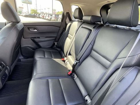 Used 2024 Nissan Rogue SL image 11