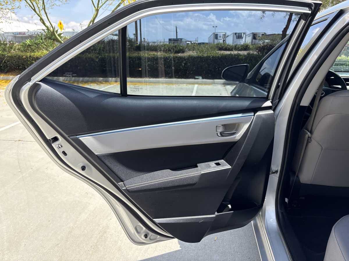Used 2015 Toyota Corolla LE FWD image 11