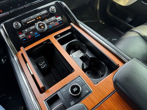 Used 2019 Lincoln Navigator Reserve image 18