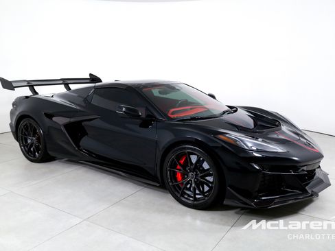 Used 2026 Chevrolet Corvette ZR1 w/ ZR1 Carbon Fiber Aero Package RWD image 3