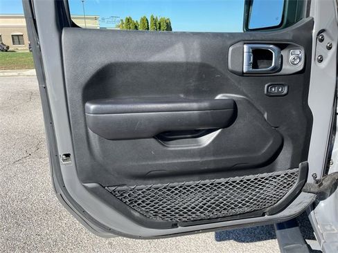 Used 2021 Jeep Gladiator Willys image 10